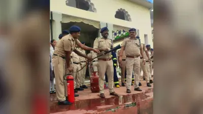 आग पर काबू पाने व उसमें फंसे लोगों को रेस्क्यू करने की दी गयी जानकारी