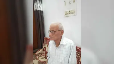 दुमका में जश्न का माहौल था, खूब मिठाइयां बांटी गयी
