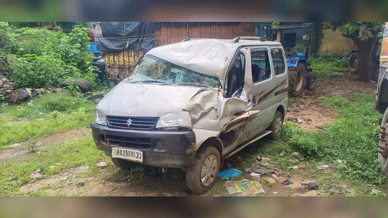 बाबा मंदिर से लौट रहा वाहन पलटा, पांच कांवरिया घायल