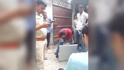 नकदी व लाखों रुपये के आभूषणों की चोरी
