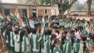 तिरंगा रैली में सैकड़ों की संख्या में स्कूली बच्चों के साथ-साथ ग्रामीणों ने दिखायी भागीदारी