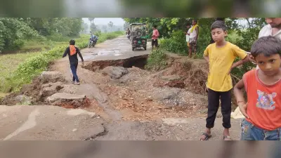 झप्पू मोड़ संपर्क पथ टूटने से आवागमन बाधित