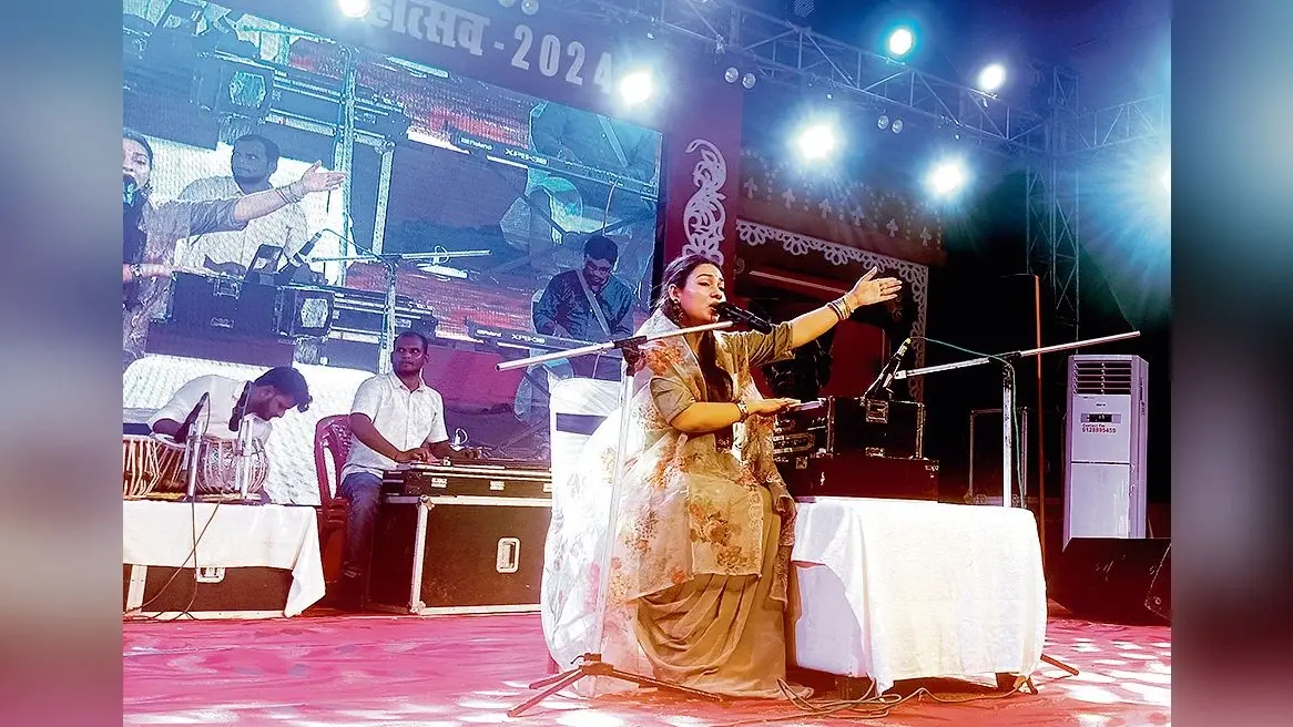 ऐसे लहरा के वो रू-ब-रू आ गये…
