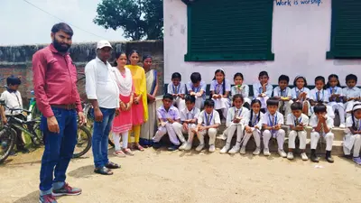सती इंग्लिश एकेडमी में राखी बनाओ प्रतियोगिताहमारा प्रयास रहता है बच्चों की प्रतिभा को निखारना : संतोष राम