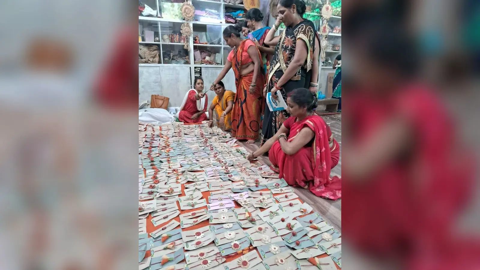 पूर्णिया में जूट व केले के फाइबर से बनी राखियों की लगायी प्रदर्शनी