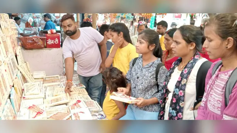 राम दरबार व ब्रेसलेट डिजाइन की राखियां सजेंगी भाइयों की कलाई पर