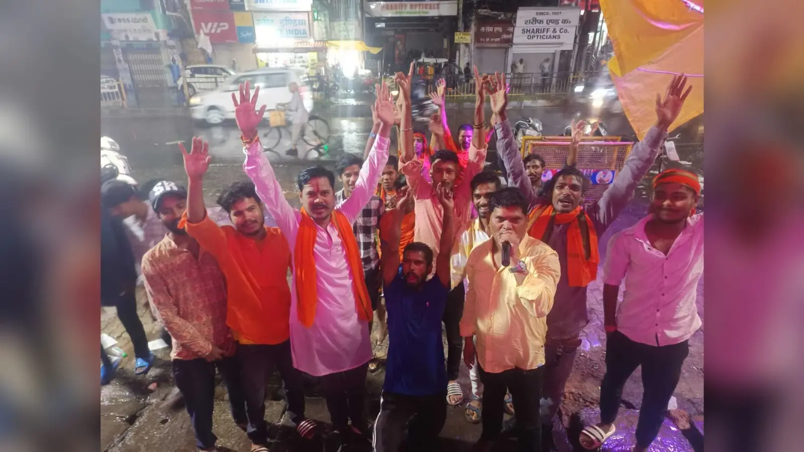 RANCHI NEWS SAWAN : पहाड़ी बाबा के दर्शन के लिए आधी रात से ही भक्तों की लगी कतार