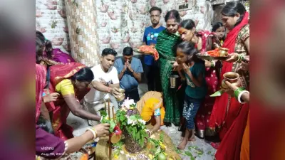 भक्तों ने अंतिम सोमवारी पर शिवालयों में की पूजा