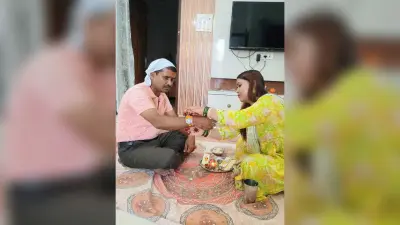 बहनों ने भाई की कलाई पर बांधी राखी