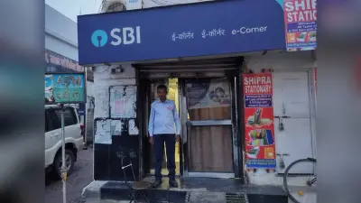 एटीएम से फ्रॉड करने वाले गैंग के दो शातिर गिरफ्तार, नकद और 34 कार्ड किये गये जब्त