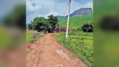रोहितेश्वर मंदिर जानेवाली सड़क जर्जर, श्रद्धालु परेशान