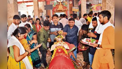 अंतिम सोमवारी को शिवालयों में श्रद्धालुओं की उमड़ी भीड़