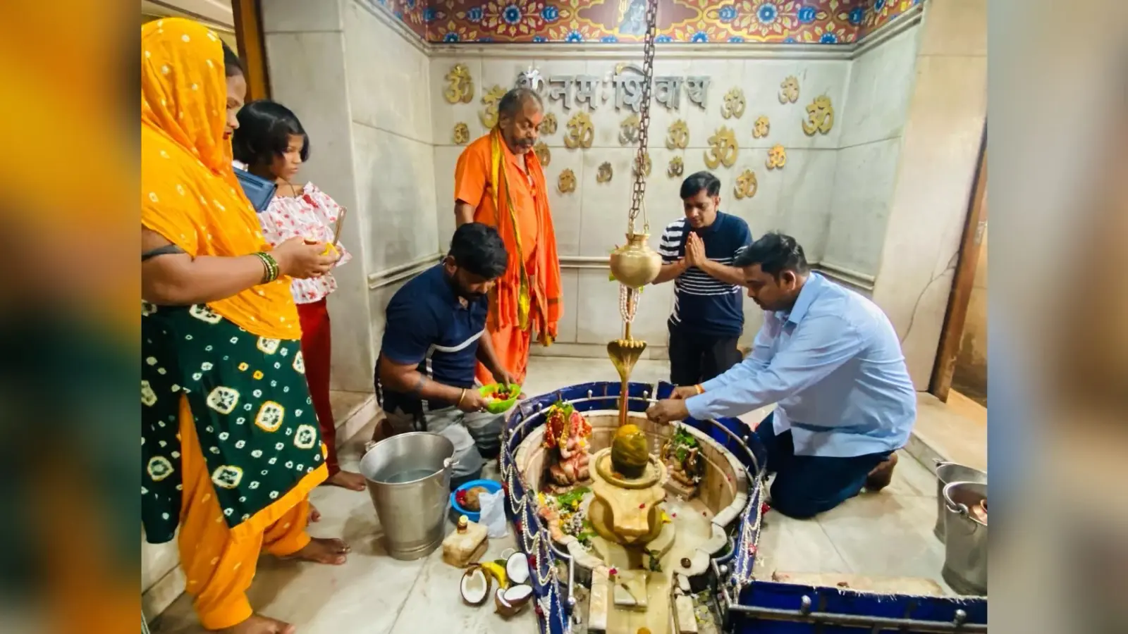 सावन की आखिरी सोमवारी पर उमड़ा आस्था का सैलाब, हर-हर महादेव से गूंजे शिवालय