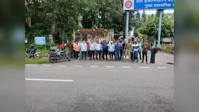 city news : एचइसी सप्लाई कर्मियों का मांगों को लेकर प्रदर्शन जारी