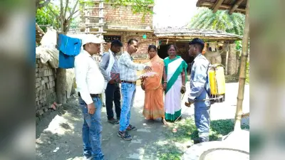 संभावित बाढ़ को लेकर स्वास्थ्यकर्मियों ने डेंगू का किया सर्वे