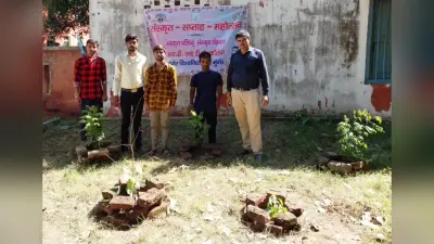 संस्कृत दिवस पर कॉलेज के पुस्तकालय परिसर में किया पौधरोपण