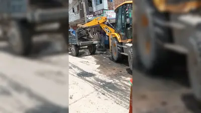 पगमिल के पास जमा पानी की निकासी का कार्य शुरू