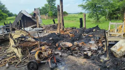 शॉर्ट सर्किट से लगी आग में आधा दर्जन घर खाक