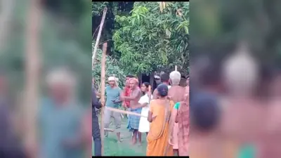 लक्षमिनियां में युवक ने लहराया हथियार, फोटो वायरल