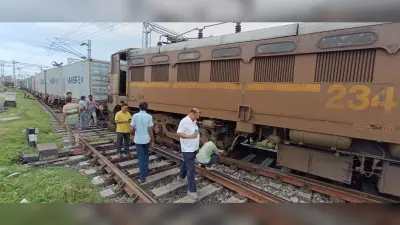 रक्सौल में मालगाड़ी का इंजन पटरी से उतरा, परिचालन बाधित