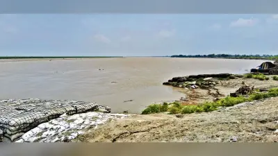 नेपाल में बारिश से उफनायी गंडक, खतरे के निशान से 72 सेमी ऊपर पहुंची नदी
