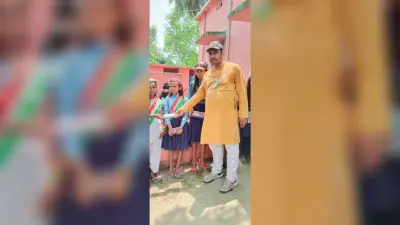 बेहतर करने वाले छात्र हुए शैक्षणिक सामग्रियों से पुरस्कृत