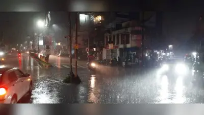 Ranchi News : झमाझम बारिश से सड़कों पर जलजमाव, कई घरों व दुकानों में घुसा पानी