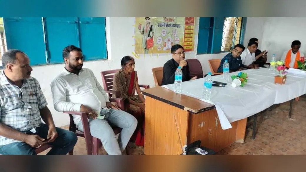 डाक चौपाल में ग्रामीणों को दी योजनाओं की जानकारी