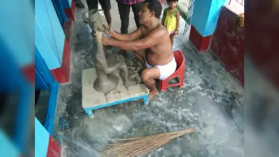 जन्माष्टमी को लेकर विभिन्न ठाकुरबाड़ी में तैयारी पूरी, युद्ध स्तर पर किया जा रहा प्रतिमाओं का निर्माण