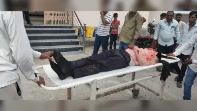 सड़क दुर्घटना में बाइक सवार युवक गंभीर रूप से घायल