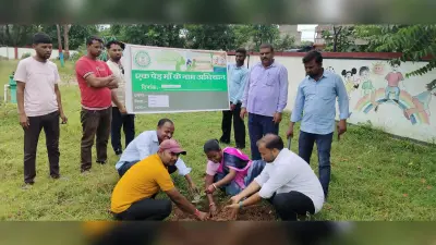 प्रमुख ने एक पेड़ मां के नाम के तहत किया पौधरोपण