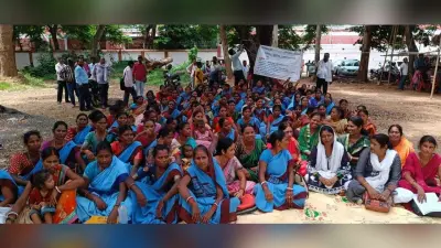 प्रतिमाह 18000 रुपये मानदेय मिले, 20 लाख रुपये का बीमा लाभ दे सरकार