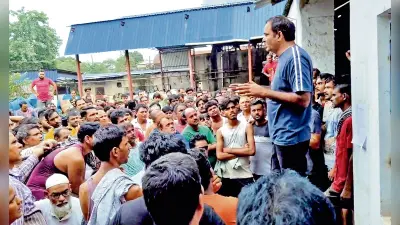 15 दिन के काम का भुगतान नहीं होने पर फूटा आगरपाड़ा जूट मिल श्रमिकों का आक्रोश