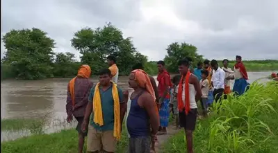 कोसी नदी की उपधारा में मिला वृद्ध का शव, सनसनी
