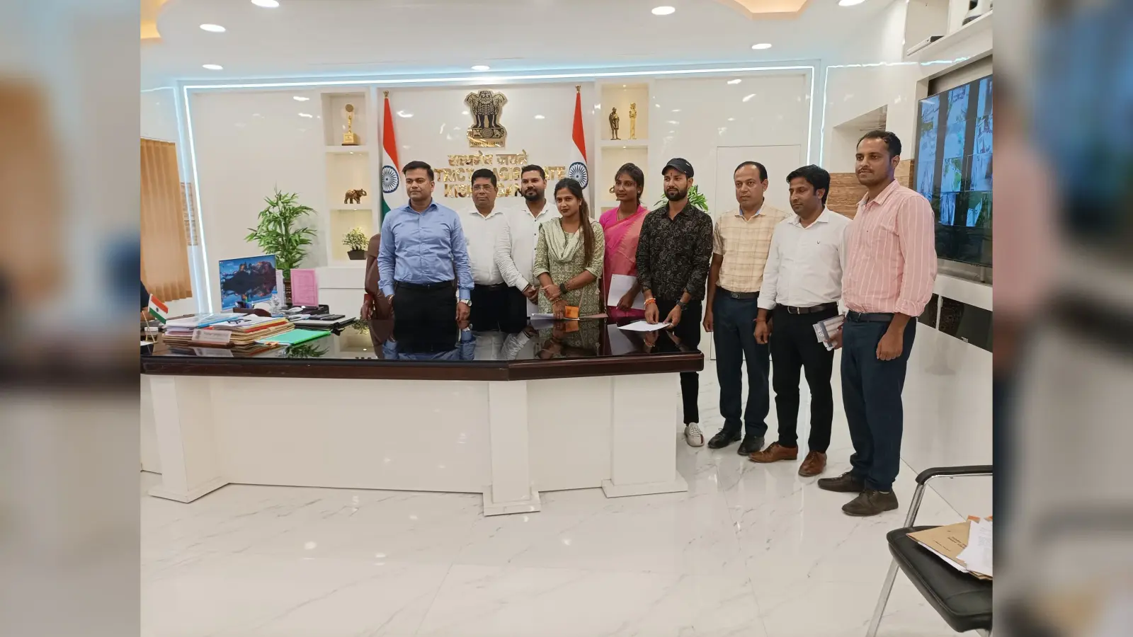 जिलाधिकारी ने अनुकंपा, संविदा के आधार पर नियुक्त एवं विभिन्न पदों पर चयनित कुल 38 अभ्यर्थियों को दिया नियुक्ति पत्र