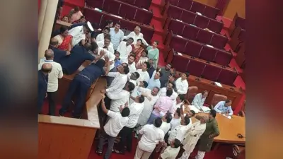 ओडिशा विधानसभा : बीजद विधायकों ने पोडियम पर कब्जा करने की कोशिश की, हंगामे के कारण नहीं चल सका प्रश्न काल