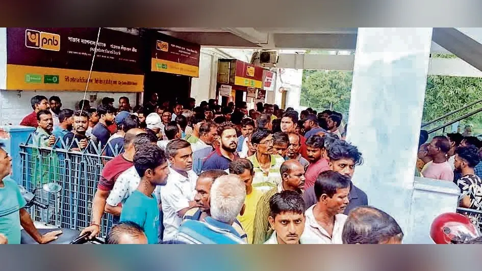 एडीडीए कार्यालय का मामरा बाजार के व्यापारियों ने किया घेराव