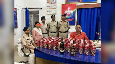 आरपीएफ ने अवैध शराब के साथ युवती को पकड़ा