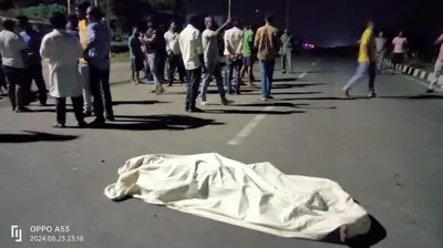 अज्ञात वाहन की चपेट में आने से बाइक सवार की मौत, दूसरा जख्मी