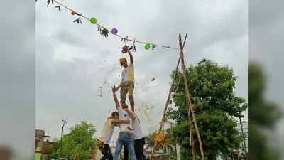 मटका फोड़ प्रतियोगिता में गोविंद टीम विजेता