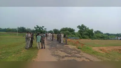 पुरातन पतित जमीन में शव दफनाने को लेकर दो पक्ष हुए आमने-सामने
