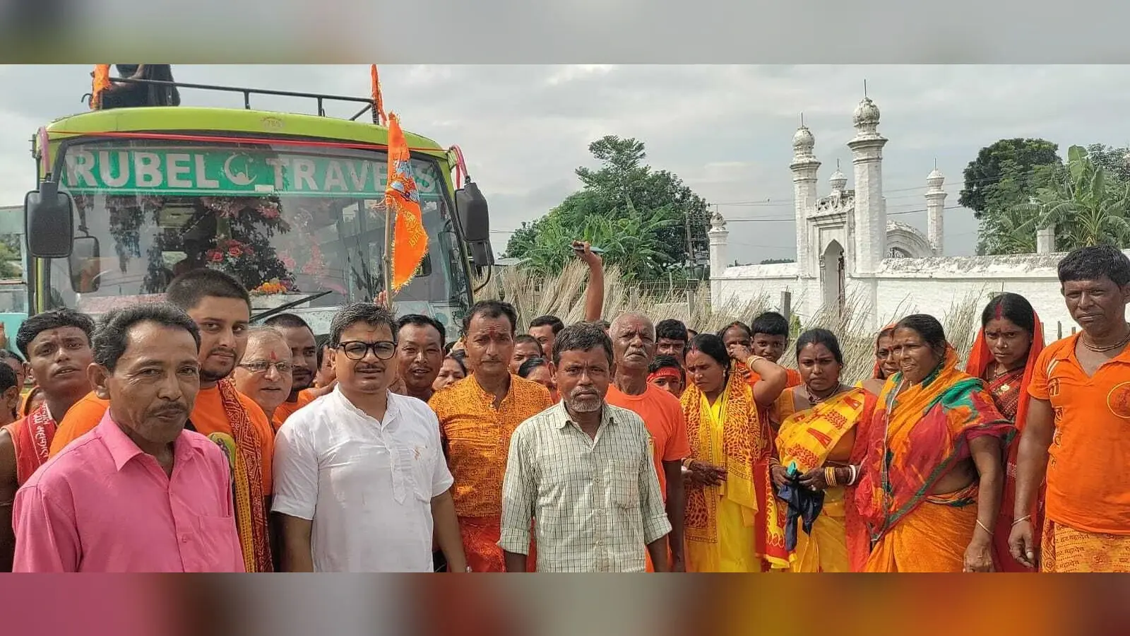 भोले भक्तों का जत्था देवघर को हुआ रवाना