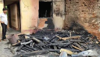 प्रमुख :: आग से घर जल कर खाक, दो लाख का नुकसान