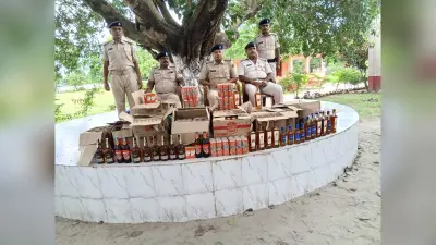 वाहन चेकिंग के दौरान कार से भारी मात्रा में विदेशी शराब जब्त, तस्कर फरार