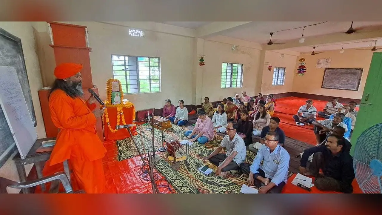 विकेंद्रित अर्थव्यवस्था से आर्थिक समृद्धि का मार्ग सुलभ:पूर्ण देवानंद
