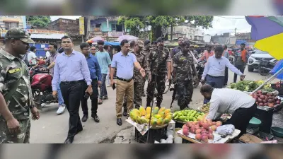 अधिकारियों की टीम ने अतिक्रमणकारियों को दी सख्त हिदायत