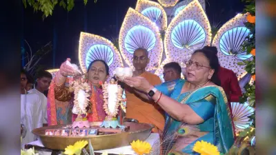 रात 12 बजते ही मंदिर व घरों में अवतरित हुए कान्हा, भक्तों में उल्लास