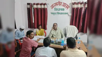 विधायक कक्ष में फरियादियों ने सुनायी अपनी समस्याएं