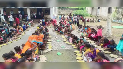 पागलबाबा आश्रम में मनाया गया नंदोत्सव, गालों में दही-हल्दी लगाकर मनायी खुशी