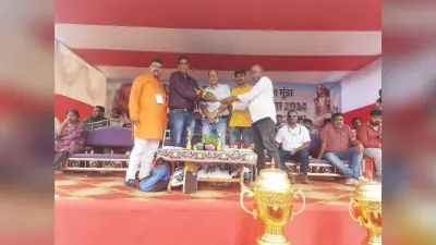 Football: निर्मल ब्रदर्स और विश्व सनातन महासंघ की टीम सेमीफाइनल में